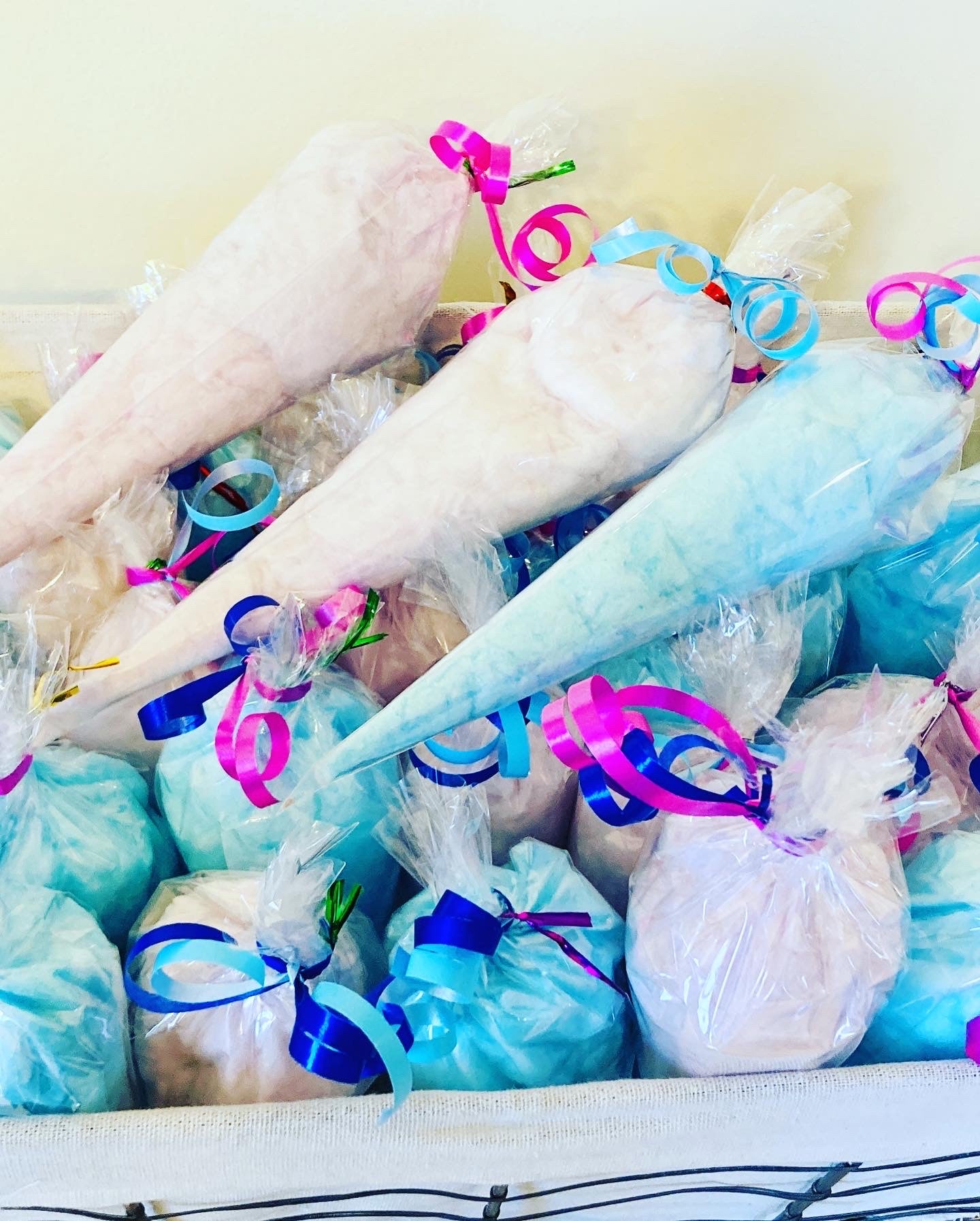 PARTY FAVORS: Party, Holiday, & Gift Favors